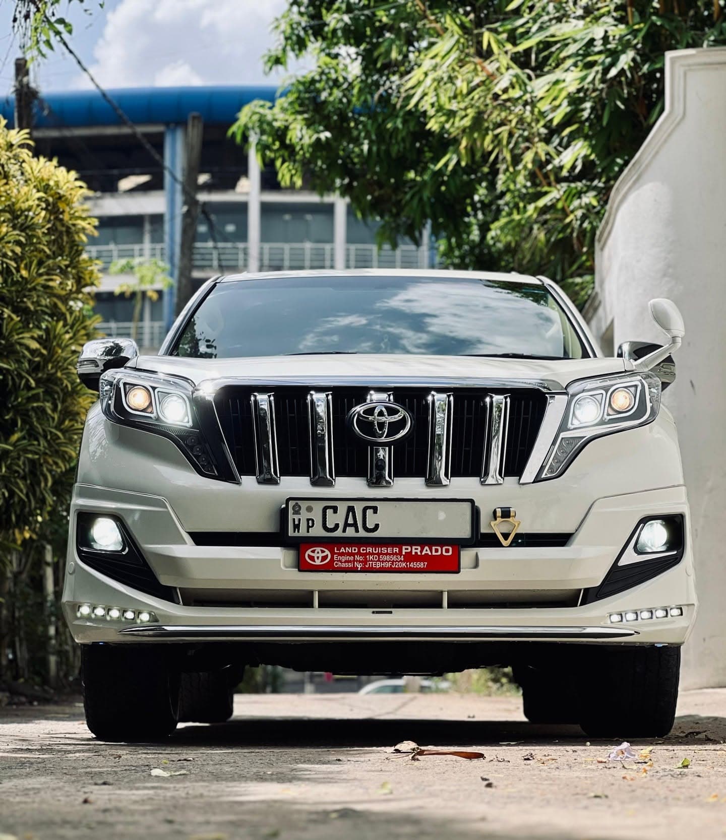 2018 TOYOTA LAND CRUISER PRADO Petrol — photo 1 of 18