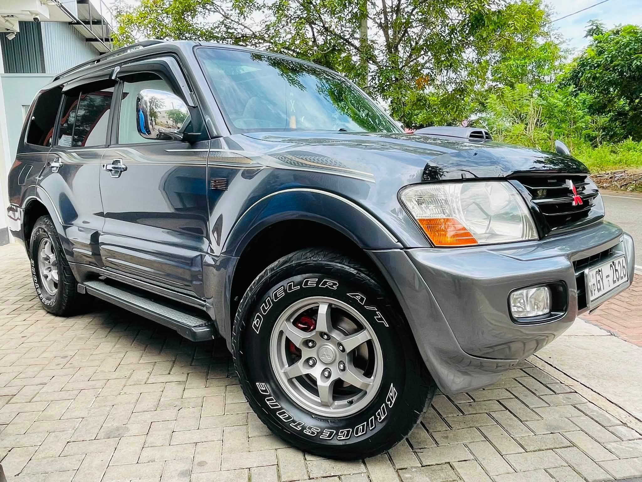 MITSUBISHI MONTERO 2002